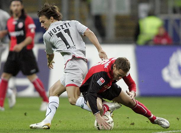 多位年轻选 多位年轻选