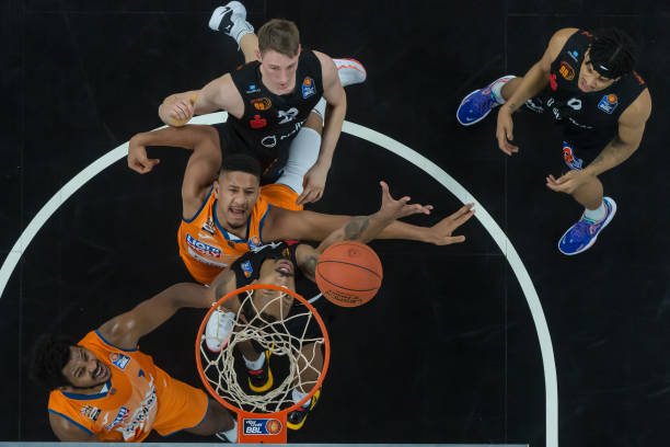 赛贡献了高 赛贡献了高